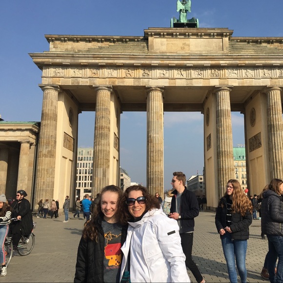 Meet your Posher, Nicole - Picture 2 of 3